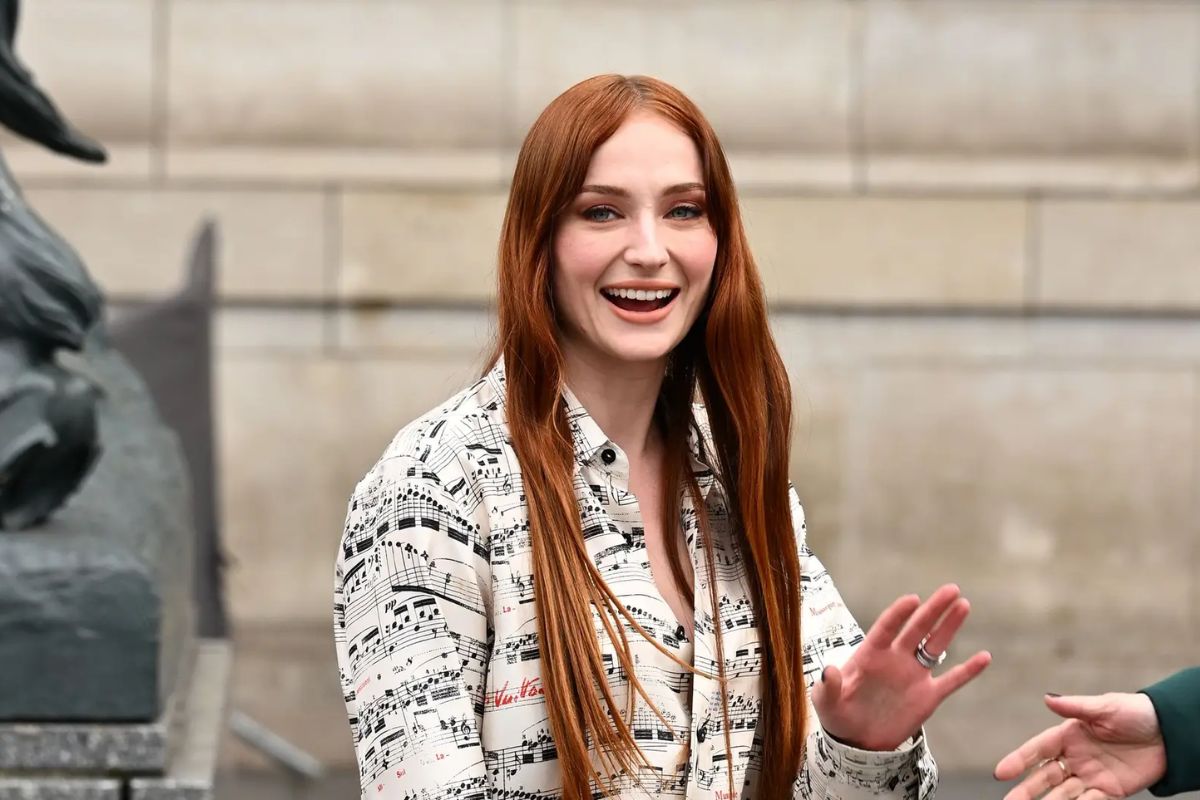 Sophie Turner and her two daughters seen taking a walk in New York amid the problems with Joe Jonás